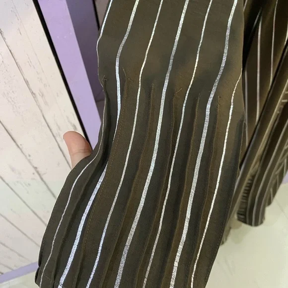 Imported greenish nude abaya with scarf, size upto 46”, length around 54” - Picture 4 of 12